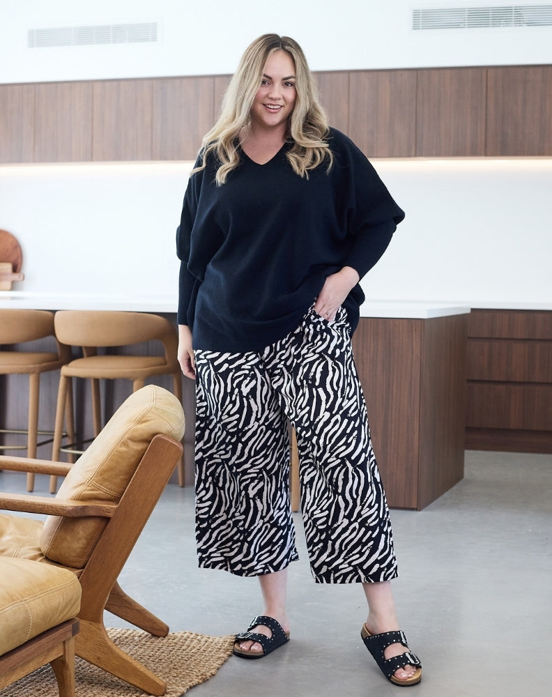 Amy-Knit-Black-Styled