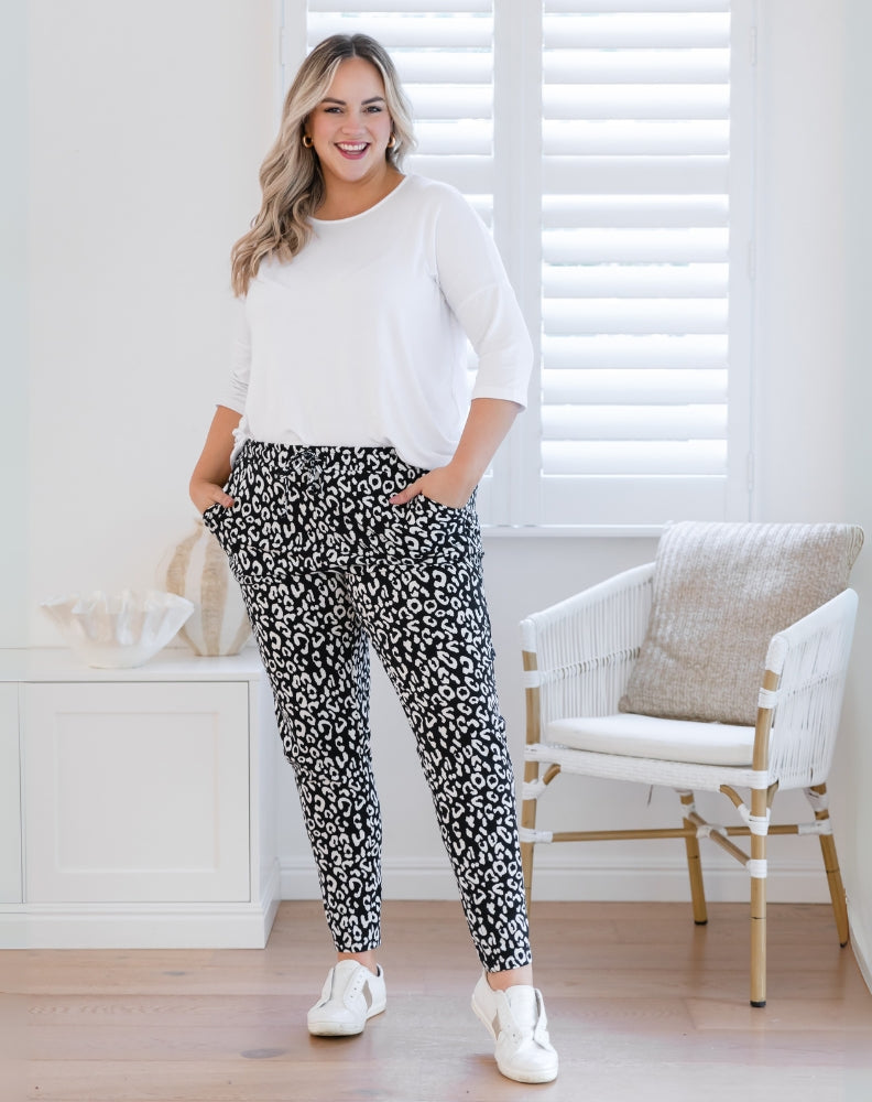 Essential-Pants-Black-White-Cheetah-Pockets