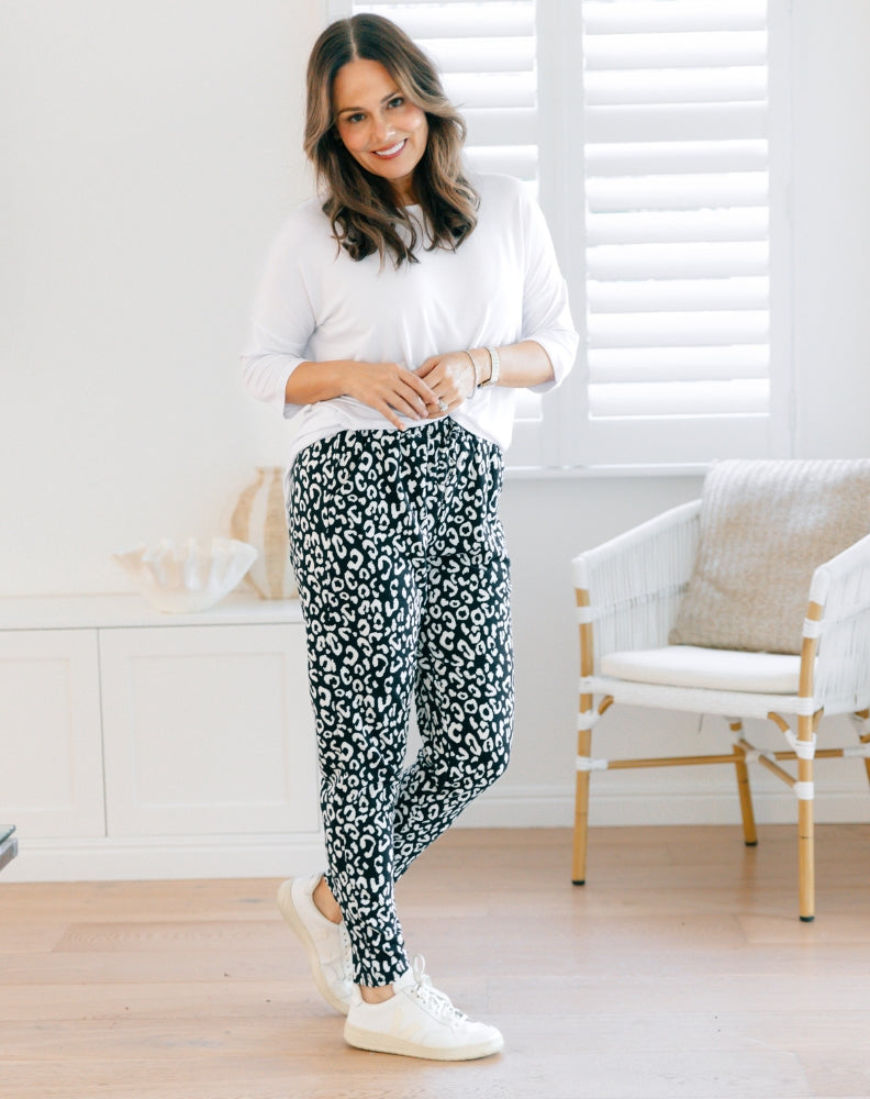 Essential-Pants-Black-White-Cheetah-Side