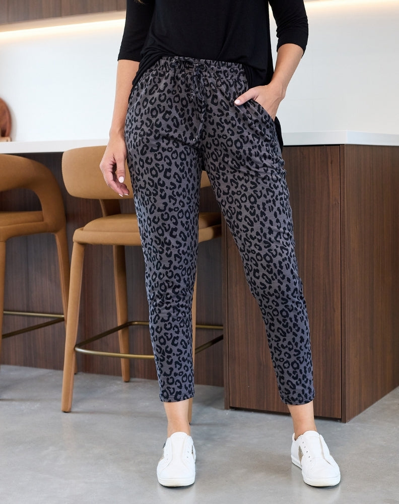 Essential-Pants-Grey-Front