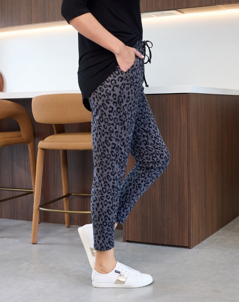 Essential-Pants-Grey-Side