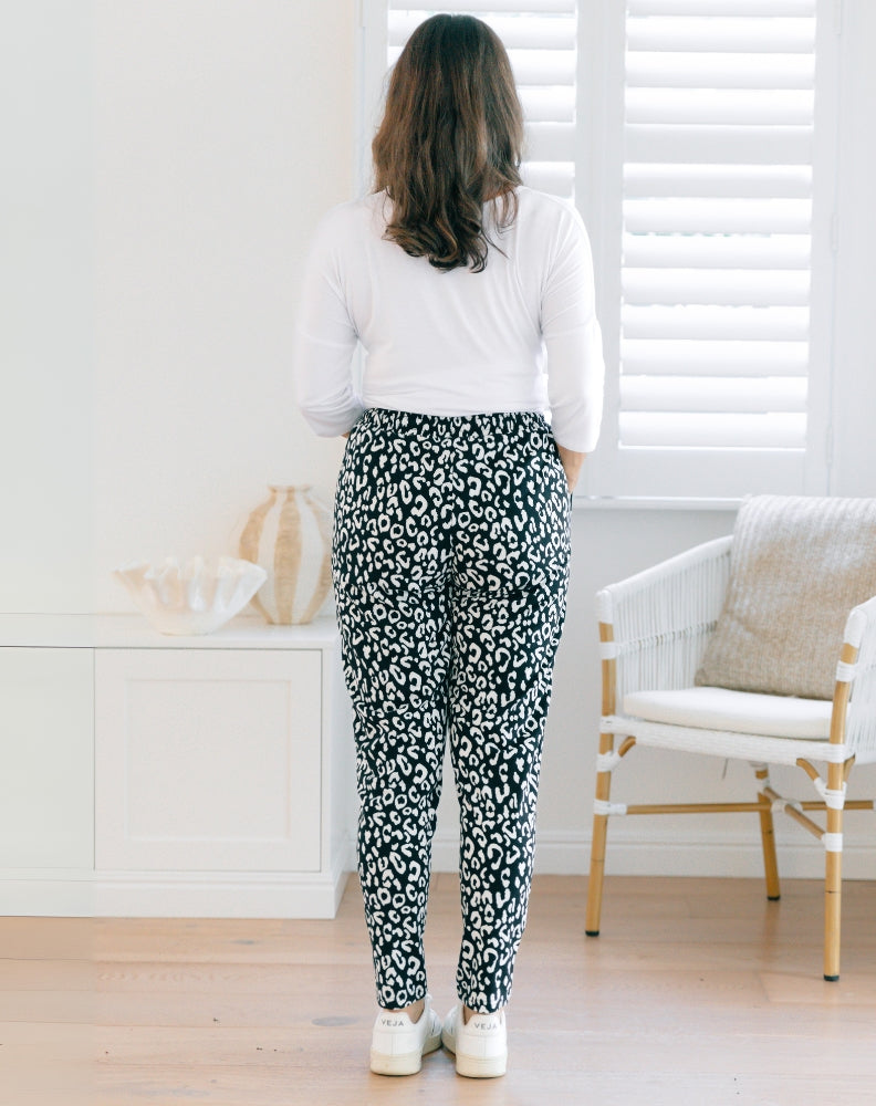 216Essential-Stretchy-Pants-Black-White-Cheetah-Back