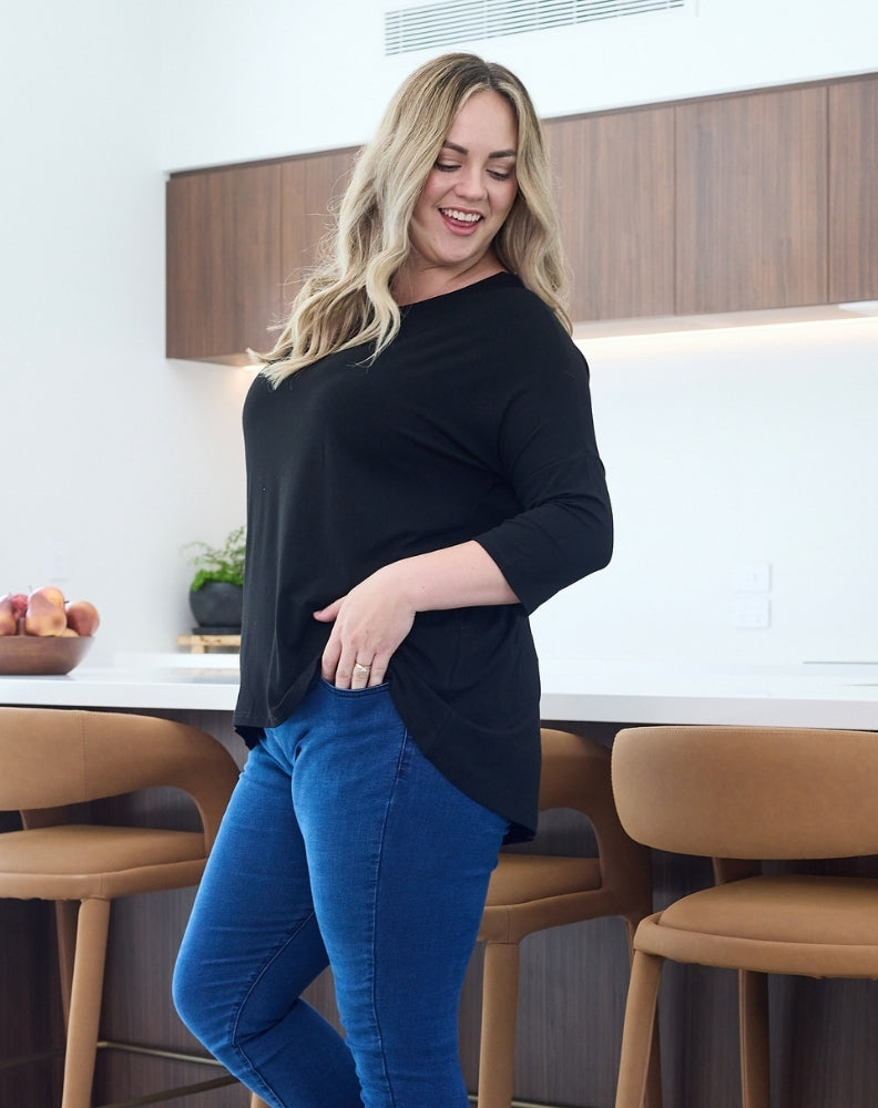 Freez-Spring-Black-Tee-Side