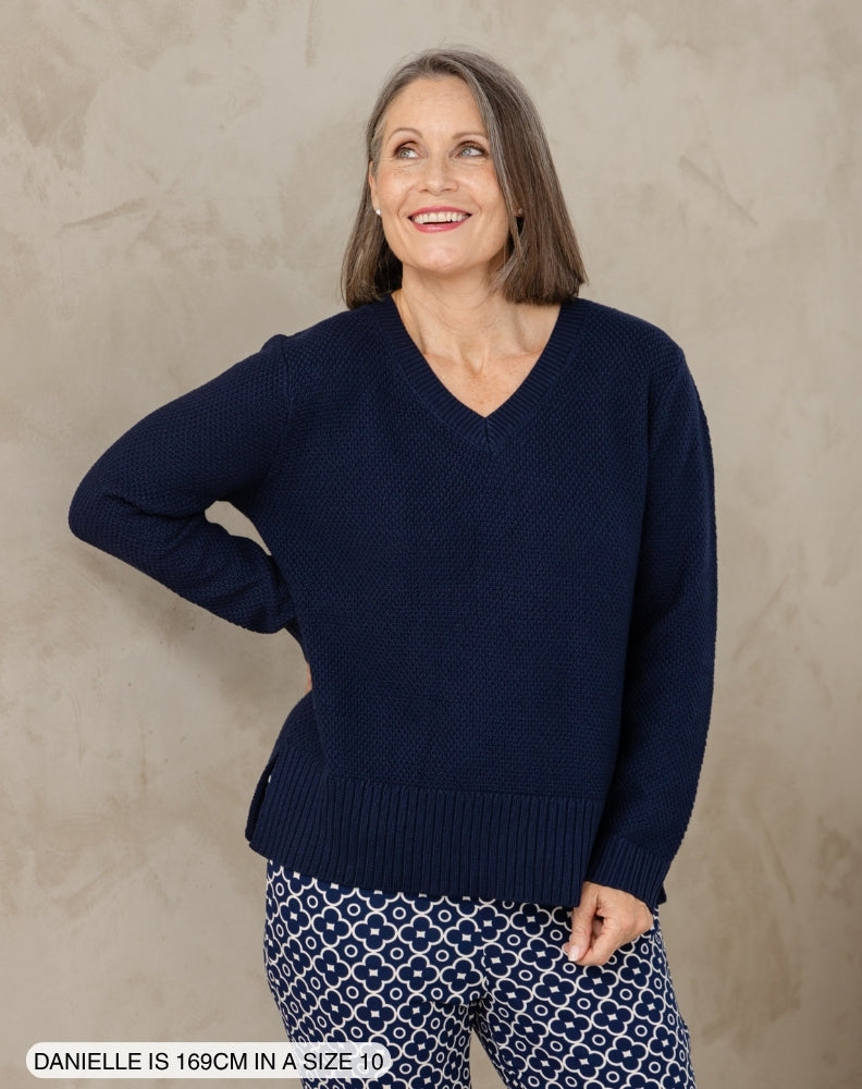 『TEN Vneck COTTON KNIT NAVY L』 V Neck Maple Cotton Knit - Navy – Freez Clothing