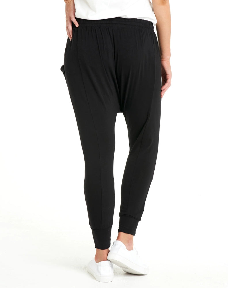 Betty-Basic-Barcelona-Pant-Black-Back