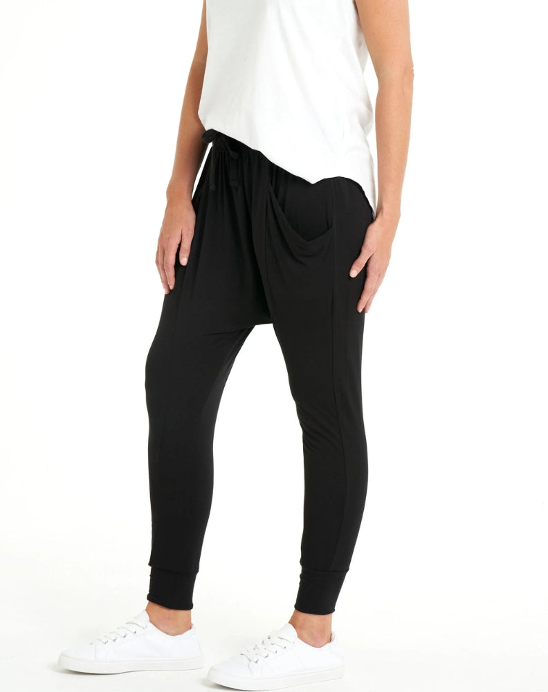 Betty-Basic-Barcelona-Pant-Black-Side