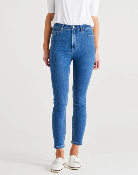 Betty Essential Jean Vintage Blue – Freez Clothing