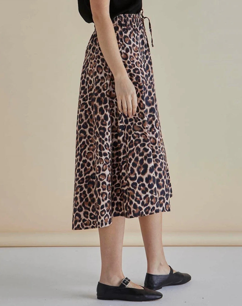 Betty-Basic-Sirah-Skirt-Leopard-Side